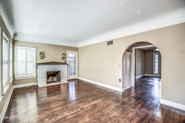 Building Photo - 384 E Windsor Ave