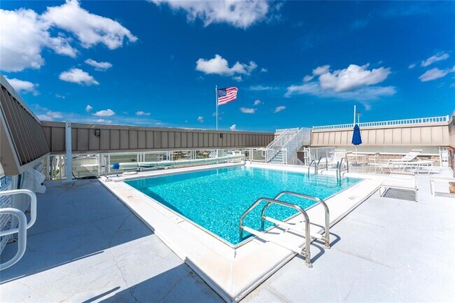 Building Photo - 1500 Park Beach Cir