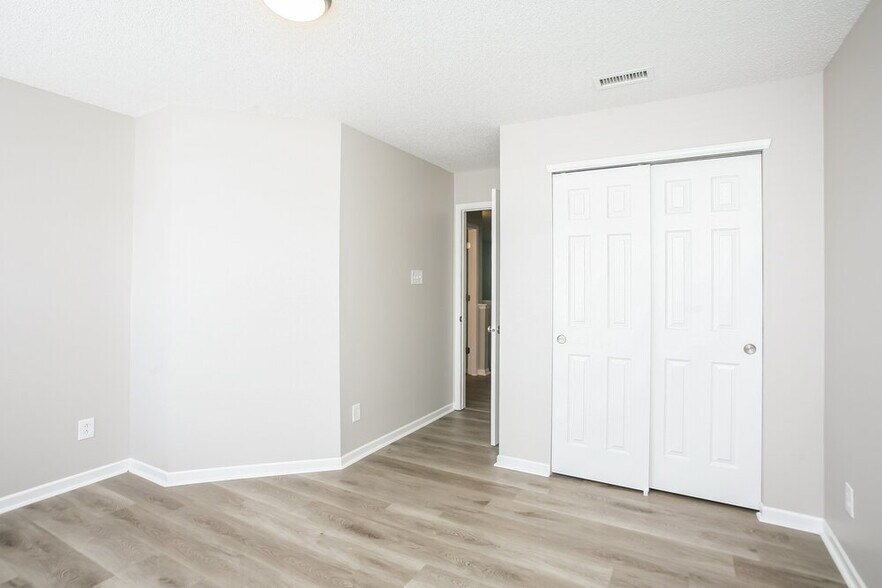 Building Photo - 6330 Alonzo Dr