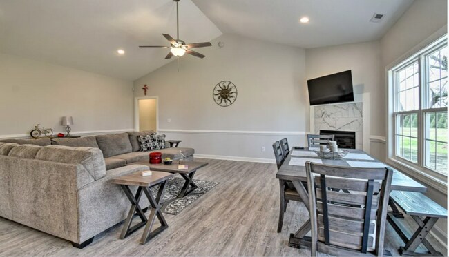 Building Photo - 29362 Stuarts Way