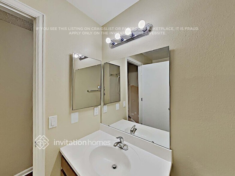 Building Photo - 8661 Red Clover Ct