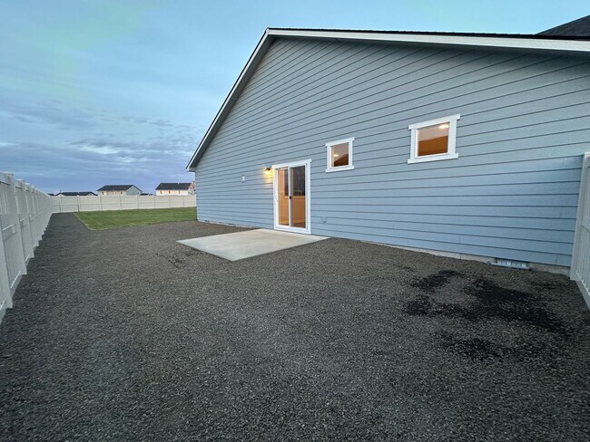 Building Photo - 3bed, 2bath 1,201sq.ft. 2car garage home in Shadow Glen Subdivision - Caldwell