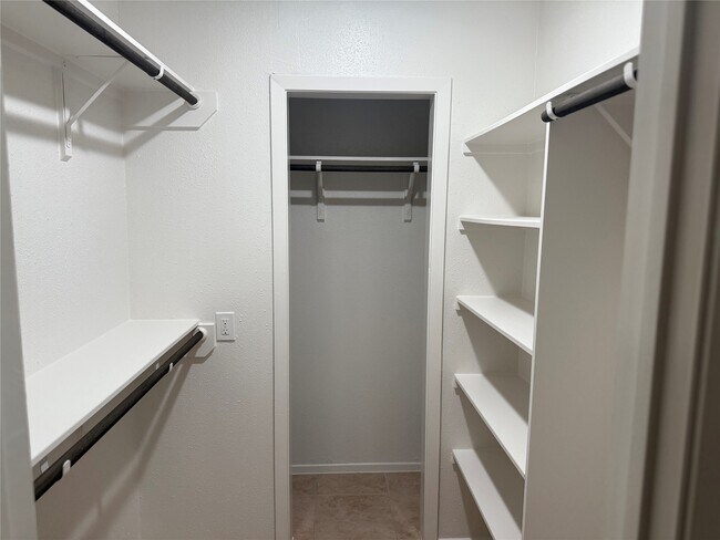 Building Photo - 2503 Ironclad Dr