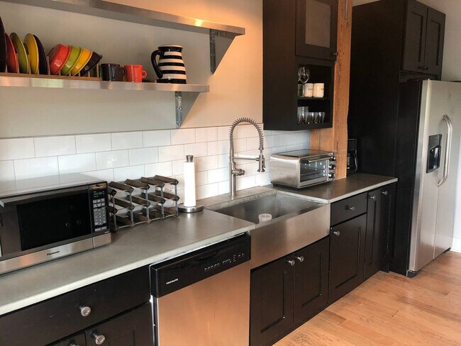 Building Photo - 270 S Goodman St