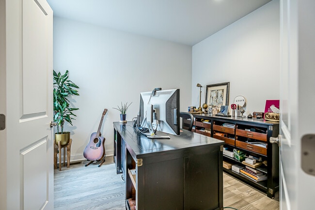 Building Photo - 3075 N Spurway Dr