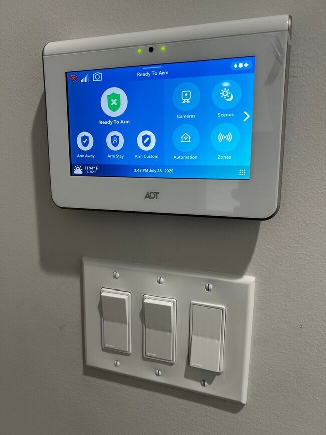 Building Photo - 1704 W Cary St