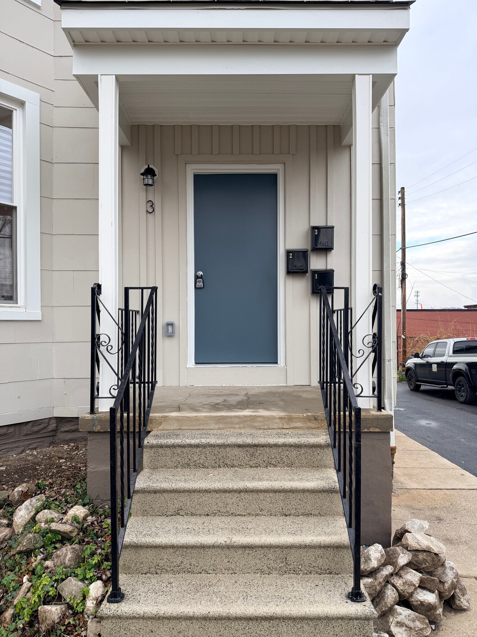 Building Photo - 3 E Overlea Ave