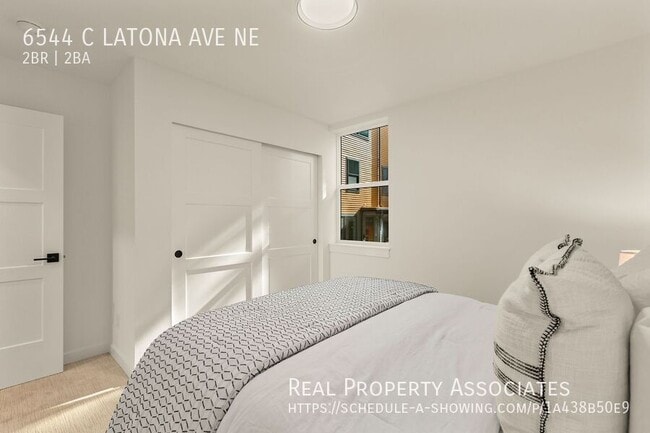 Building Photo - 6544 Latona Ave NE