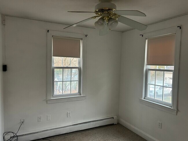 Building Photo - 31 Wellington St