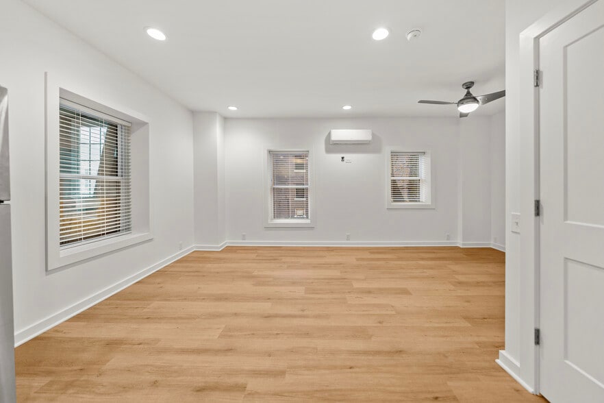 Building Photo - 4245 Troost Ave