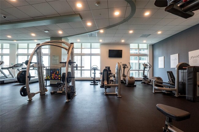 Building Photo - 300 S Biscayne Blvd