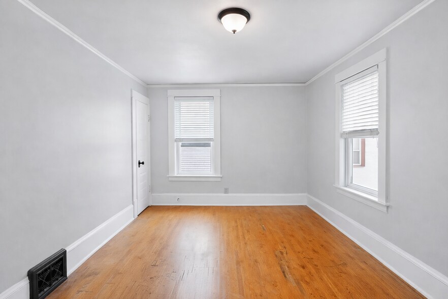 Building Photo - 346 Cleveland Ave N