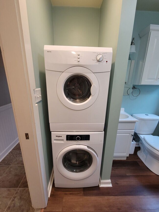 Building Photo - 5176-5178 Greenvillage Road