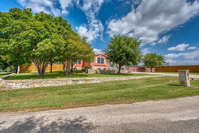 Building Photo - 826 Sandy Mountain Dr