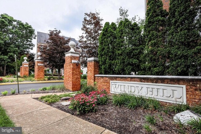 Building Photo - 6493 Powatan Knoll Ct