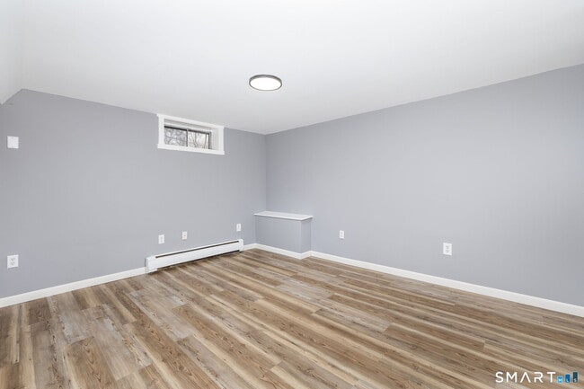 Building Photo - 555 Graham Rd