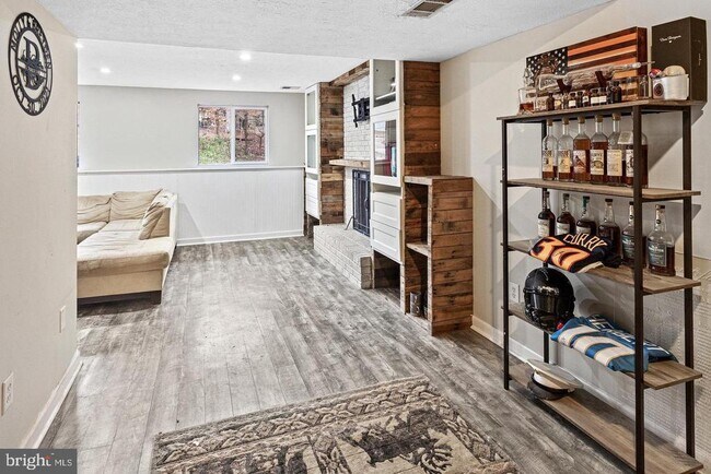 Building Photo - 1005 Aquia Dr