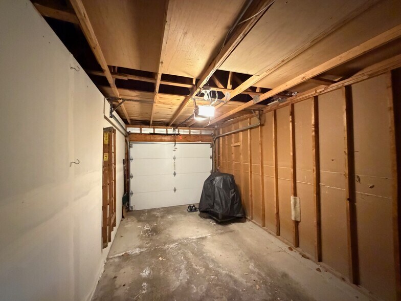 Building Photo - 608 Berkley Ct