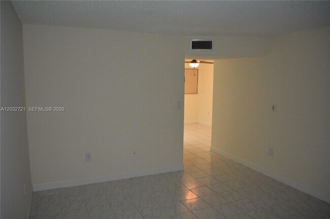 Building Photo - 13100 SW 92nd Ave