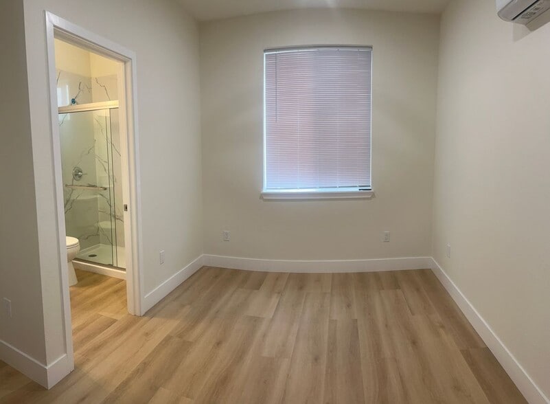 Building Photo - 119 Pereira Ave