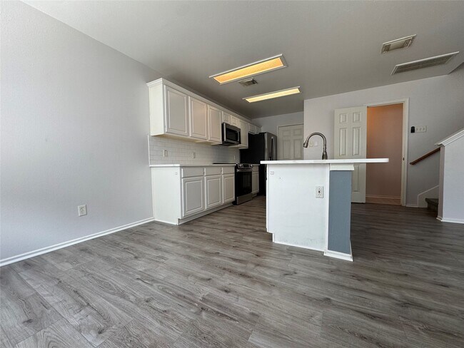 Building Photo - 70 Marble Rock Pl
