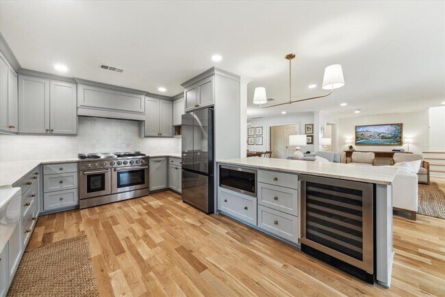 Building Photo - 13035 Pebblebrook Dr