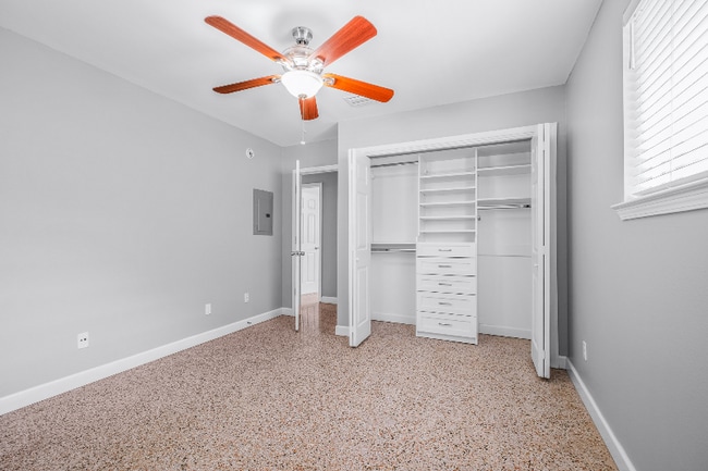 Building Photo - 302 Loruna Dr