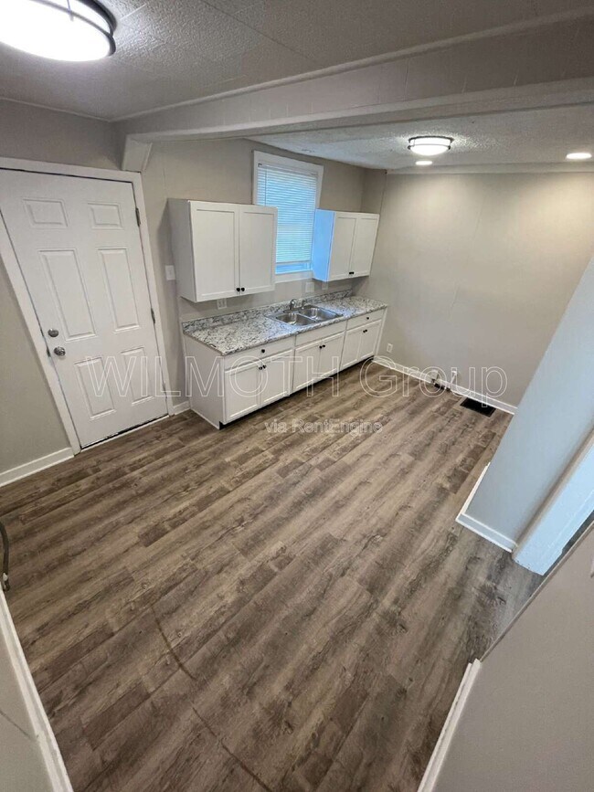 Building Photo - 324 N Linwood Ave