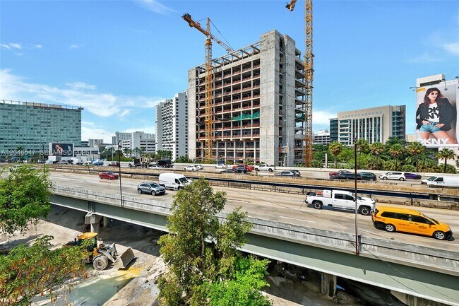Building Photo - 1350 NW 8th Ct
