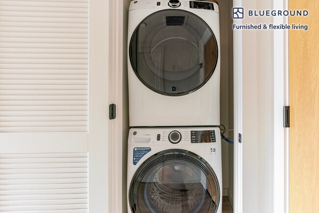 Building Photo - 3030 Potomac Ave