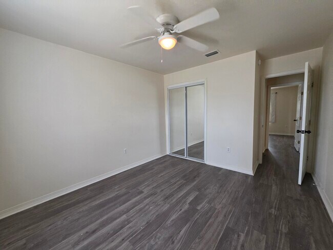 Building Photo - 404 Riverchase Blvd