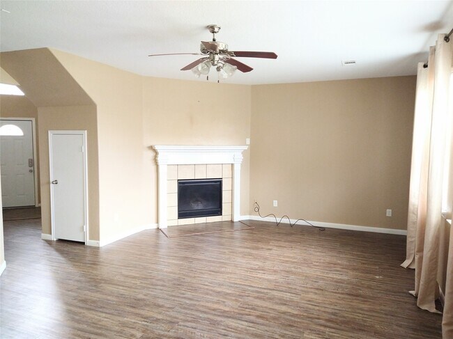 Building Photo - 2315 Thorn Berry Creek Ln