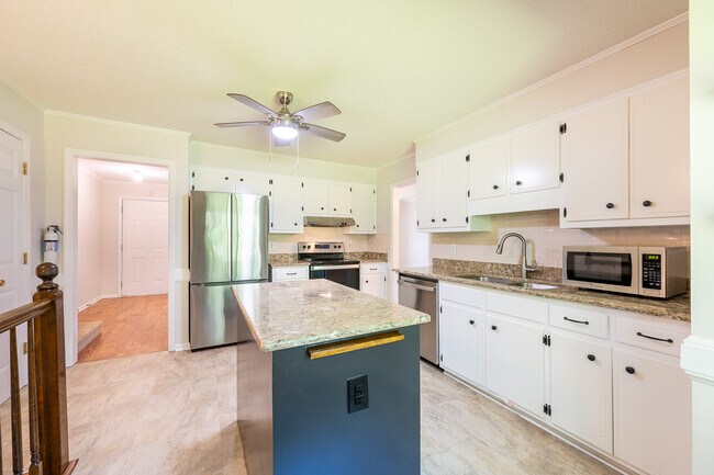 Building Photo - 4682 Red Leaf Way