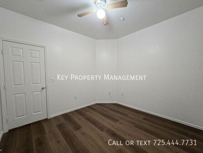 Building Photo - 5950 Barbosa Dr