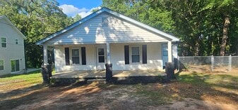 Building Photo - 1040 East Dr