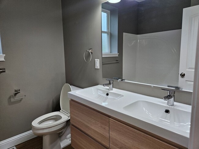 Building Photo - Charming 4BR/2.5BA Home in Historic Washington, MO - Walk to the Riverfront!