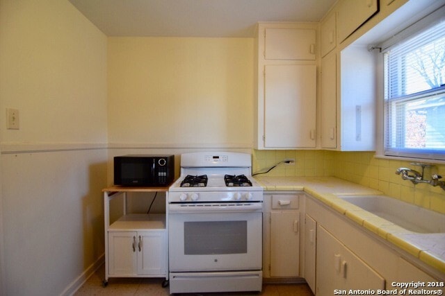 Building Photo - TERRELL HEIGHTS DUPLEX - ALAMO HEIGHTS I.S.D.