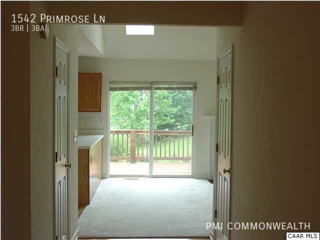 Building Photo - 1542 Primrose Ln