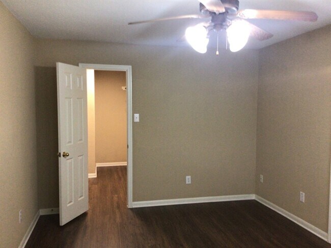 Building Photo - 1022 Yorkshire Hollow Ln