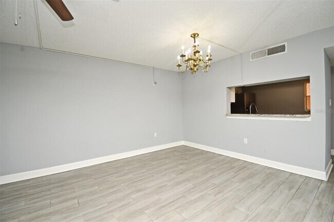 Building Photo - 610 Cranes Way