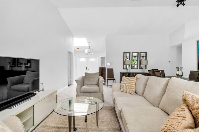 Building Photo - 7641 W Country Club Blvd