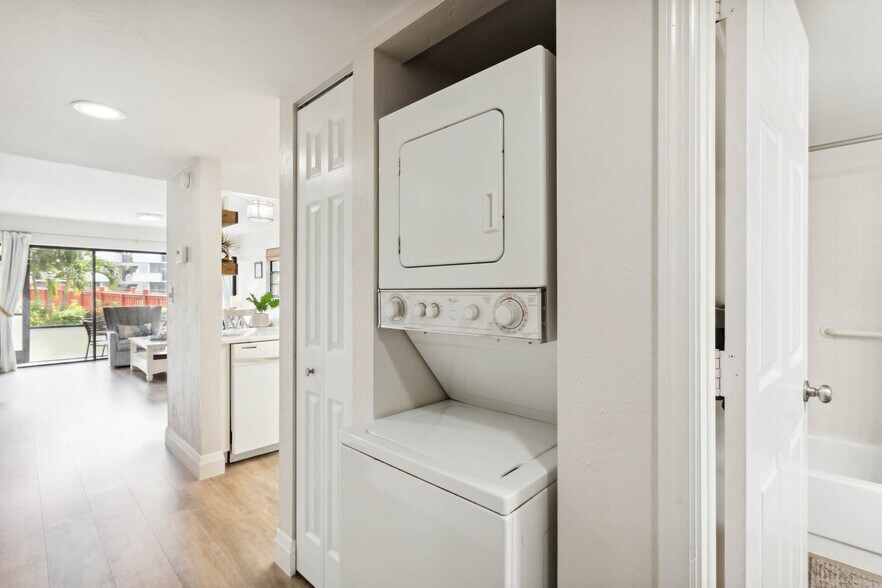 Building Photo - 600 Neapolitan Way