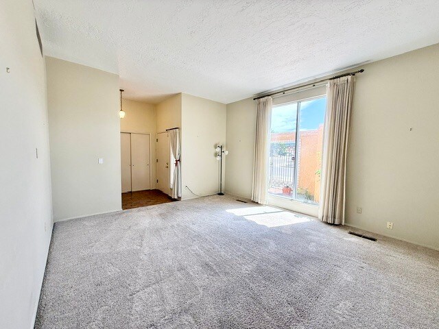 Building Photo - 3201 La Ronda Pl NE