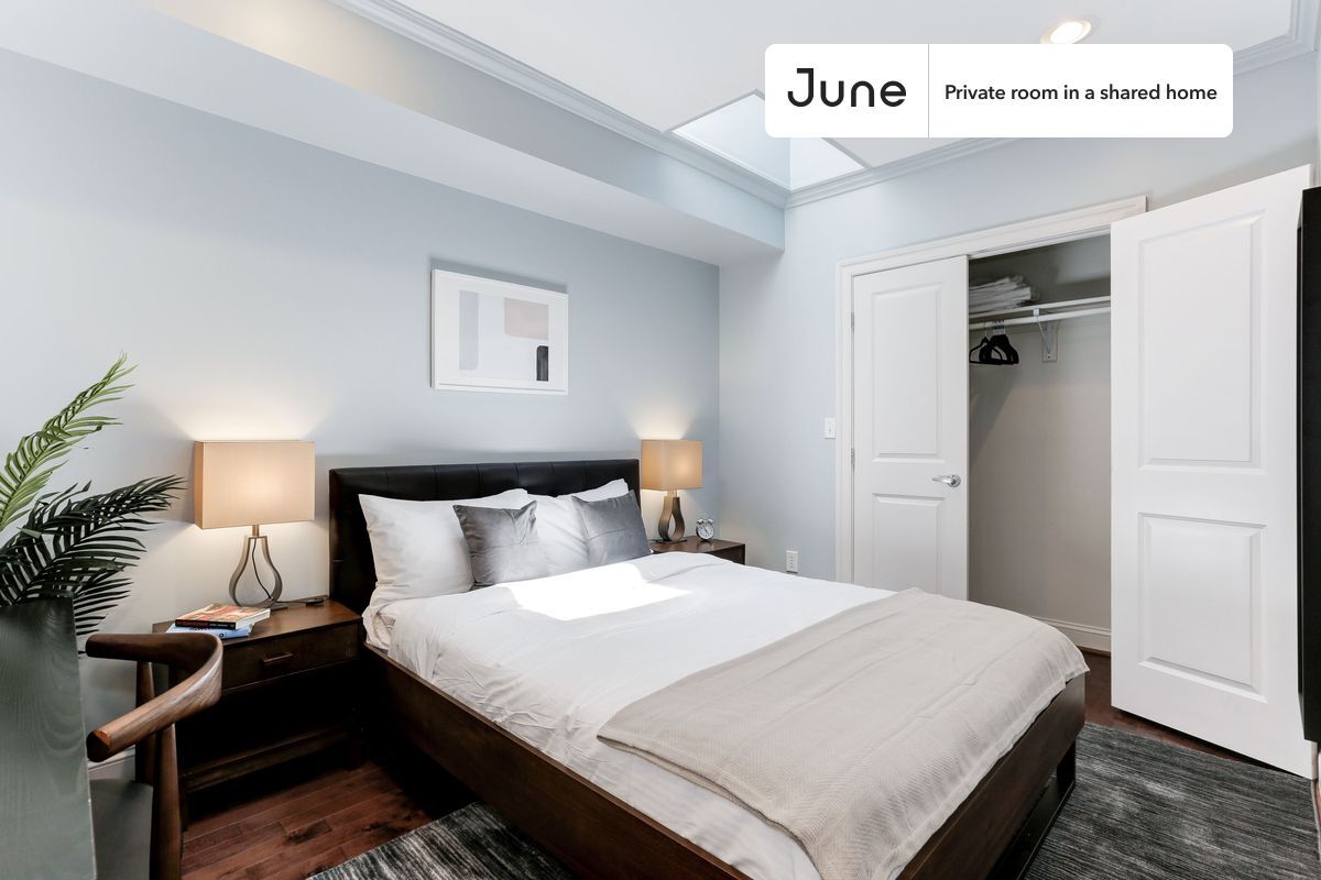 Building Photo - Room in Shared 5 bed/3.5 bath home in Capitol Hill