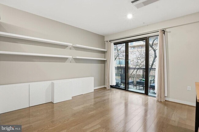 Building Photo - 1320 Fenwick Ln