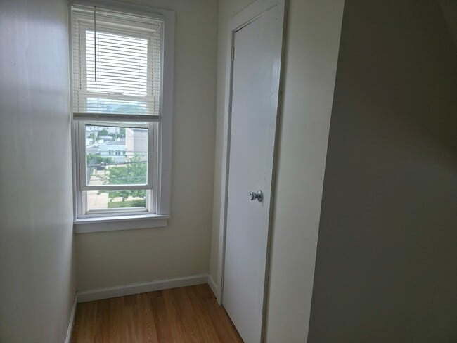 Building Photo - 96 Lockwood Ave