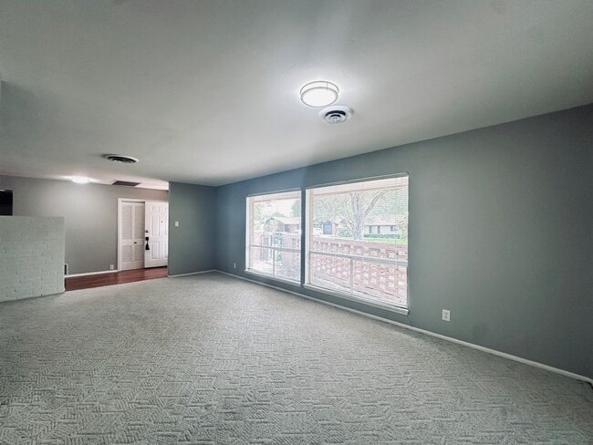 Building Photo - 425 Zephyr Dr