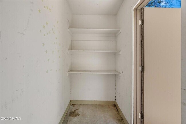 Building Photo - 7842 E Rovey Ave