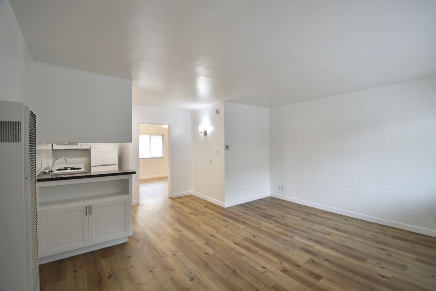 Building Photo - 10645 Valley Spring Ln