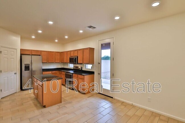 Building Photo - 5216 S 16th Pl